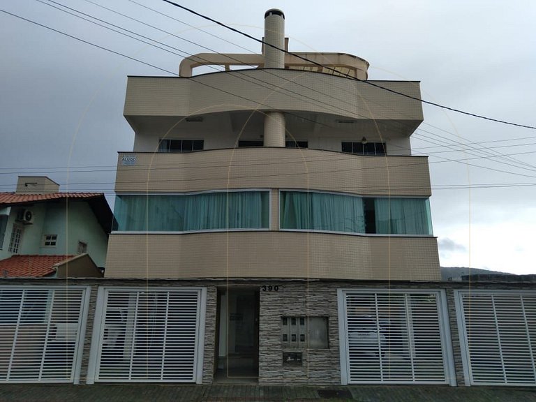 Apartamento 101 - Edifício Godoy, a 400m da Praia de Bombas/